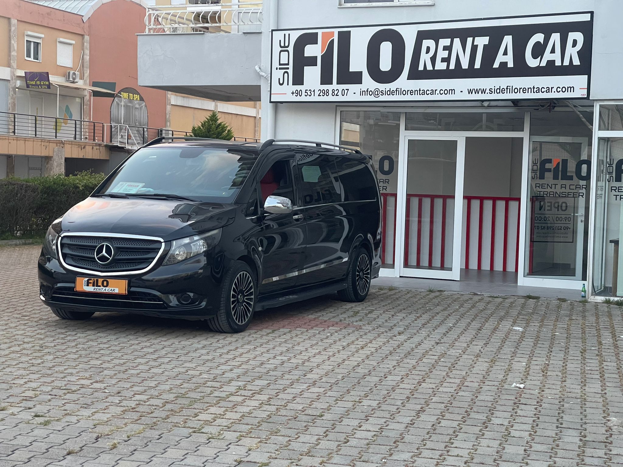 Antalya'da Minibüs Kiralama: Belek Rent A Car